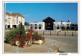 1 AK Frankreich * Poissy - La Place Georges Pompidou Et La Gare - Département Yvelines * - Poissy