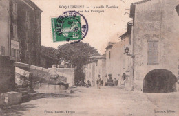 83 / ROQUEBRUNE / LA VIEILLE FONTAINE / LA RUE DES PORTIQUES - Roquebrune-sur-Argens