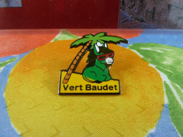 PIN'S " VEPECISTE  " VERT BAUDET. - Trademarks