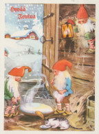 PÈRE NOËL Bonne Année Noël GNOME Vintage Carte Postale CPSM #PAY932.A - Santa Claus