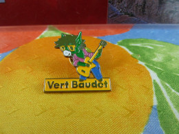 PIN'S " VEPECISTE  " VERT BAUDET. - Trademarks