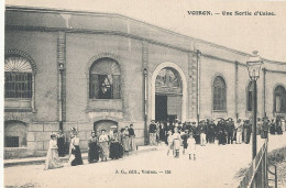 38 // VOIRON   Une Sortie D'usine - Voiron