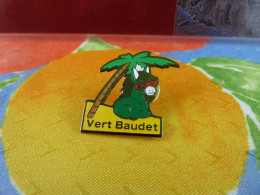 PIN'S " VEPECISTE  " VERT BAUDET. - Marques