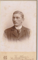 DE245  --  DEUTSCHLAND --  BRAUNSCHWEIG  --  CABINET PHOTO, CDV  --  MAN --  FOTO:  G. HOWE  - 10,2  Cm  X 6 Cm - Anciennes (Av. 1900)