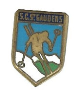 BOUTONNIERE / PIN'S VINTAGE - SKI CLUB De SAINT GAUDENS (Haute Garonne) - Winter Sports