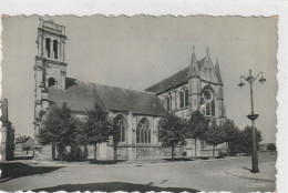 SOISSON .  EGLISE SAINT-LEGER  .  CARTE ECRITE AU VERSO - Soissons