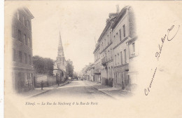 ELBEUF : T.T. RARE DOS SIMPLE CPA AVEC CETTE VUE DE LA RUE DE NEUFBOURG ET RUE DE PARIS. L EGLISE.DEBUT 1900 .B.ETAT. - Elbeuf