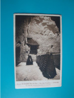 51 Reims( Rheims ) Caves Ruinart,une Crayère Avec Bouteilles Sur Pupitres - Reims