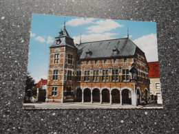 BORGLOON: Stadhuis (gele Vlekken Achterzijde !) - Borgloon