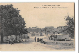 CPA 55 Dombasle En Argonne La Place De La Mairie Et Les Autobus De Ravitaillement - Other & Unclassified