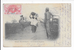 RUFISQUE , 1908 , Sur La Route De Sangalcam , Femmes Portant Des Paniers Sur La Tête - Senegal