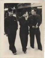 PHOTO - Militaires à La Foire à  NIMES - Ft 9 X 7 Cm - Oorlog, Militair