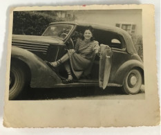 MORTARA 28.04.48/FOTO DI UNA BELLA DONNA IN AUTO EPOCA. (LANCIA ??) - Anonymous Persons