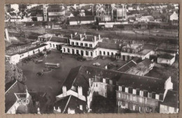 CPSM 36 - CHATEAUROUX - Vue Aérienne - La Gare TB PLAN EDIFICE CHEMIN DE FER CENTRE Détails AUTOMOBILES - Chateauroux