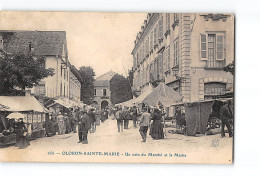 OLORON SAINTE MARIE - Un Coin Du Marché Et La Mairie - état - Oloron Sainte Marie