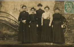 Carte-Photo Groupe De Femmes Années 1900, Envoyée à Maisons-Laffitte - Unclassified