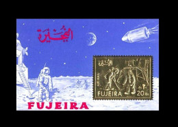 Fujeira: 'Apollo In Space – Lunar Landing – Men On The Moon – Gold Foil, 1971', Mi. BL86 ** - Asie
