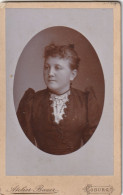 DE258  --  DEUTSCHLAND --  COBURG  -  CABINET PHOTO, CDV  --  LADY  -  FOTO:  ATELIER BAUER  - 10,2  Cm  X 6,4 - Old (before 1900)