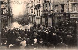 SELECTION -  BESANCON   -  Inondations De Janvier 1910, Grande Rue . Les Transbordements - Besancon