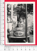 ENFANT SUR VOITURE - PHOTO - Non Classés