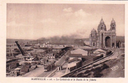 13 - MARSEILLE - La Cathedrale Et Le Bassin De La Joliette - Joliette, Zone Portuaire