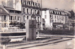 14 - Calvados -  LUC Sur MER - Le Monument De La Liberation Et L'hotel Du Soleil Levant - Luc Sur Mer