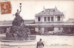 03 - Allier -  VICHY -  La Gare  Et Le Monument De La Ville De Vichy - Vichy