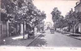 03 - Allier -  VICHY -  La Rue De Paris Et La Gare - Vichy