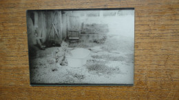 Les Abrets Où Environs : Isère , (années 50-60) Prendre Un Bain à Ma Poupée ( Photo 18 X 13 Cm ) - Lieux