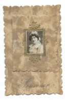 CPA écrite En 1918 - Souvenir - Carte Photo Montage D'un Portrait De Femme - - Frauen