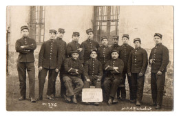 CPA 3506 - MILITARIA - Carte Photo Militaire - Un Groupe De Soldats ¨ Les Marseillais ¨ N° 86 Sur Les Cols Et Képis - Personnages