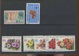 Mali De 1971 .  **  - Y&T  154. 163. 164/168 ** Fleurs Foire Blumen 9 **.    Cote 10,30 € - Mali (1959-...)