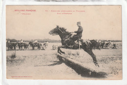 CPA :  14 X 9  -  L'ARTILLERIE FRANCAISE - REGIMENT  - Exercices D'Artillerie Au Polygone - Saut D'obstacle - Régiments