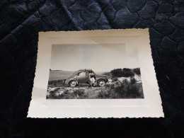 P-859 , Photo Automobile, Une Renault 4CV Et Sa Conductrice, 1956 - Automobile