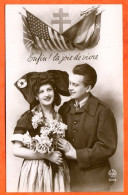 Cp 67 68 Patriotique Enfin ! La Joie De Vivre Alsacienne Couple Alsace Croix De Lorraine TBE - Patrióticos