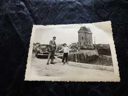 P-871 , Photo , Saint Servan Sur Mer, La Tour Solidor, Et Une Simca Aronde, 1959 - Places
