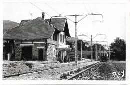 74 - CRANVES-SALES - LA BERGUE - La Gare. Train, Petite Animation, CPSM, Rare, Bel état. - Other & Unclassified