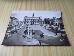 Poitiers (86).Place Du Maréchal Leclerc Et L'Hôtel De Ville - Carte Animée. - Poitiers