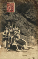 CARTE PHOTO DE BAIGNEURS A LA PLAGE 1906 - Photographie
