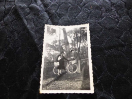 P-892 , Photo , Promenade En Vélo Au Petit Arbois, Aix En Provence, 1941 - Lieux