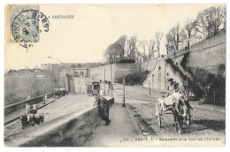 Cpa. 29 BREST - Les Remparts Et La Tour Du Château (animée, Attelage, Ttamway)  1905  Ed. Andrieu  N° 284 - Brest