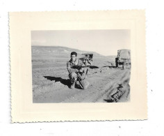 Photo D'un Militaire Avec Mitraillette - Guerre, Militaire