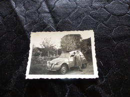 P-893 , Photo ,Automobile, Une Citroën 2CV Et Sa Conductrice - Automobile