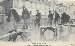 CPA Paris Crue De La Seine Janvier 1910 Passerelle Improvisée Porte D'Ivry - District 13