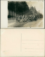 Foto  Wanderer Machen Rast An Der Waldlichtung 1923 Privatfoto - People