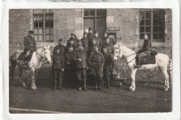 Carte Photo : 13,8 X 8,8  -  Militaires Devant La Caserne - Caserme