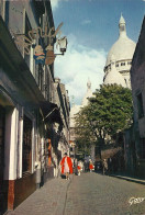 *CPM - 75 - PARIS  - Le Sacré-Coeur Et La Rue Du Chevalier De La Barre à Montmartre - Sacré-Coeur