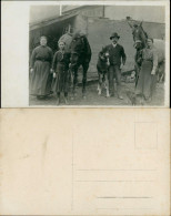 Familienfoto Privataufnahme Pferden, Fohlen, Familie Bauernhof 1910 Privatfoto - Groupes D'enfants & Familles