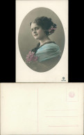 Ansichtskarte  Fotokunst Fotomontage Hübsche Frau, Teilkoloriertes Foto 1910 - Personaggi