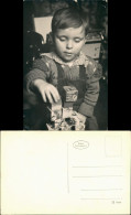 Junge Baut Mit Klötzchen Menschen/Soziales Leben - Kinder 1930 - Portretten